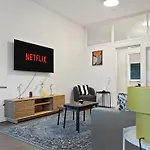 Gruppenapartment In Platz Fuer 16 Gaeste Parkplatz