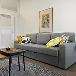 Gruppenapartment In Platz Fuer 16 Gaeste Parkplatz Apartman