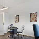 Gruppenapartment In Platz Fuer 16 Gaeste Parkplatz Apartman