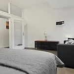 Gruppenapartment In Platz Fuer 16 Gaeste Parkplatz *