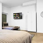 Gruppenapartment In Platz Fuer 16 Gaeste Parkplatz *