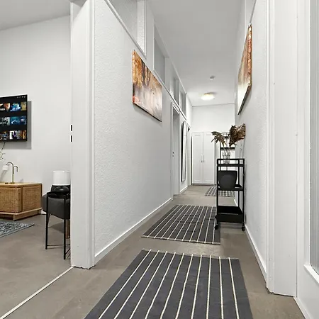 Gruppenapartment In Platz Fuer 16 Gaeste Parkplatz Apartman München