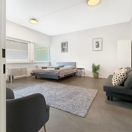 Gruppenapartment In Platz Fuer 16 Gaeste Parkplatz * München