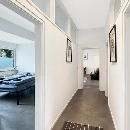 Gruppenapartment In Platz Fuer 16 Gaeste Parkplatz *