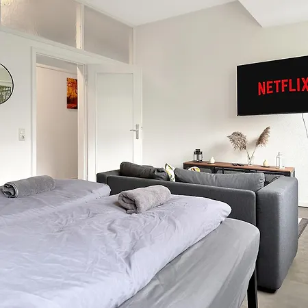 Gruppenapartment In Platz Fuer 16 Gaeste Parkplatz Lägenhet