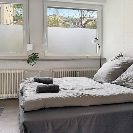 Gruppenapartment In Platz Fuer 16 Gaeste Parkplatz *