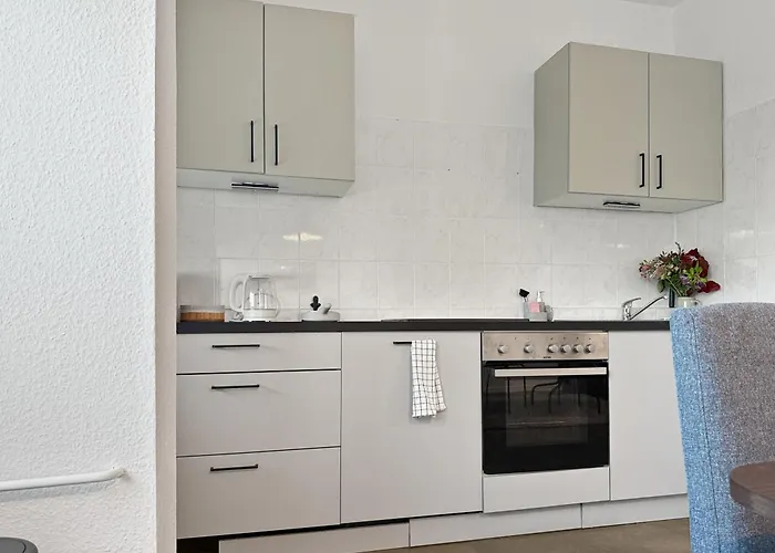 Gruppenapartment In Platz Fuer 16 Gaeste Parkplatz *