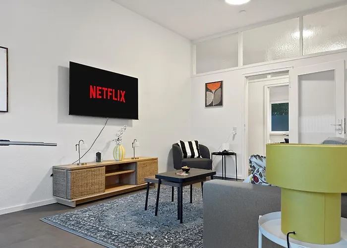 Gruppenapartment In Platz Fuer 16 Gaeste Parkplatz
