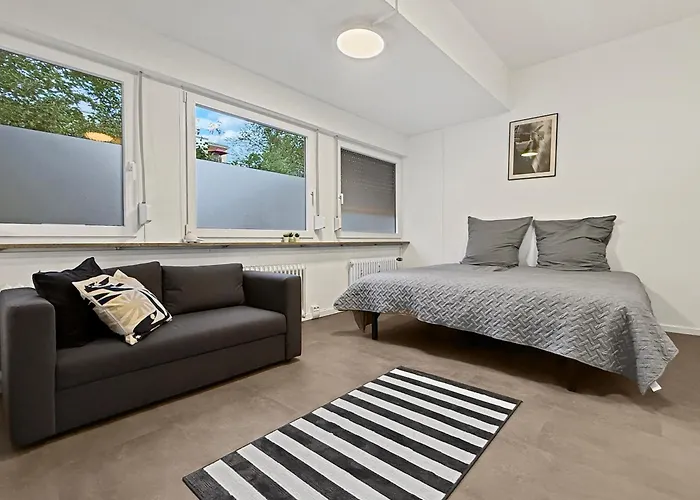 Gruppenapartment In Platz Fuer 16 Gaeste Parkplatz アパート ミュンヘン