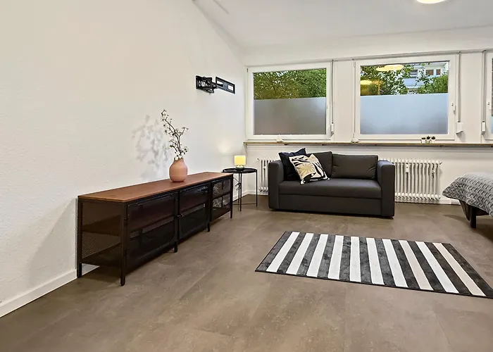 Gruppenapartment In Platz Fuer 16 Gaeste Parkplatz