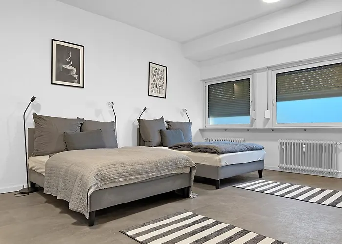 Gruppenapartment In Platz Fuer 16 Gaeste Parkplatz *