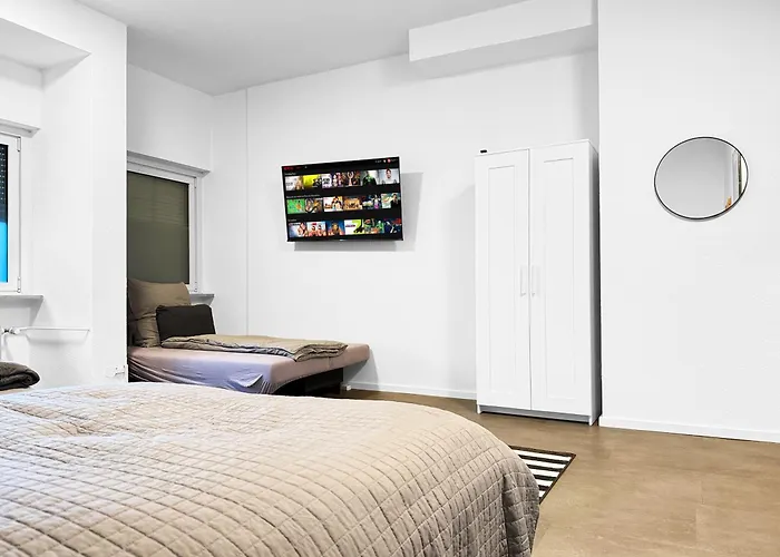 Gruppenapartment In Platz Fuer 16 Gaeste Parkplatz *