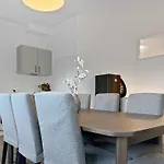 Gruppenapartment In Platz Fuer 16 Gaeste Parkplatz * München