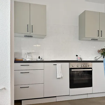 Gruppenapartment In Platz Fuer 16 Gaeste Parkplatz *