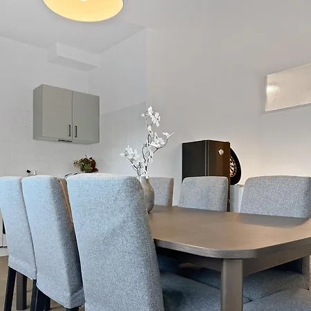Gruppenapartment In Platz Fuer 16 Gaeste Parkplatz * Munich