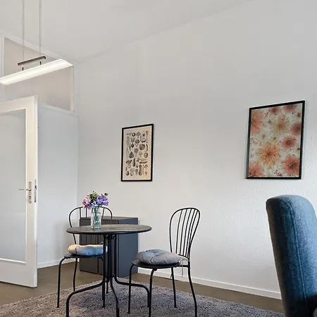 Gruppenapartment In Platz Fuer 16 Gaeste Parkplatz Apartment