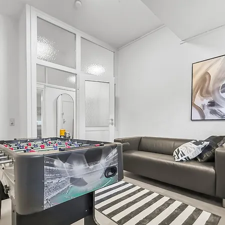 Gruppenapartment In Platz Fuer 16 Gaeste Parkplatz Munich