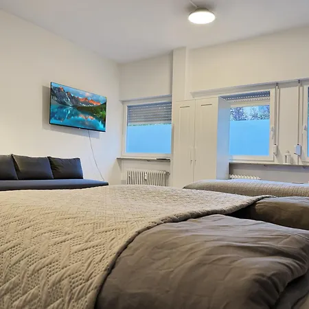Gruppenapartment In Platz Fuer 16 Gaeste Parkplatz Apartment *