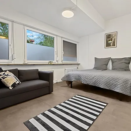 Gruppenapartment In Platz Fuer 16 Gaeste Parkplatz شقة ميونيخ