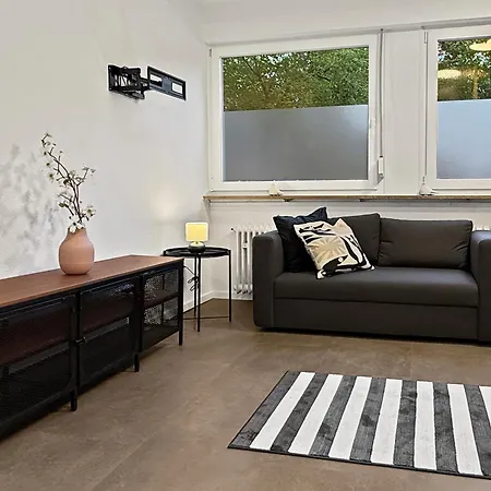 Apartment Gruppenapartment In Platz Fuer 16 Gaeste Parkplatz