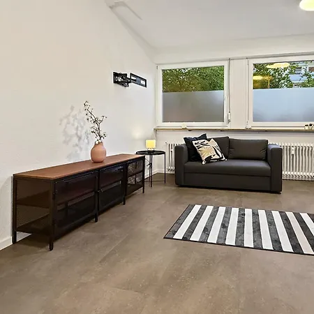 Gruppenapartment In Platz Fuer 16 Gaeste Parkplatz