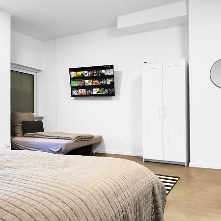 Gruppenapartment In Platz Fuer 16 Gaeste Parkplatz *