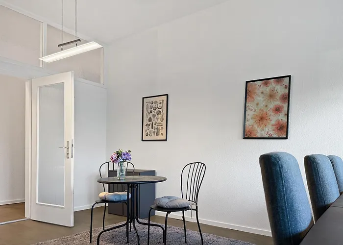 Gruppenapartment In Platz Fuer 16 Gaeste Parkplatz 아파트