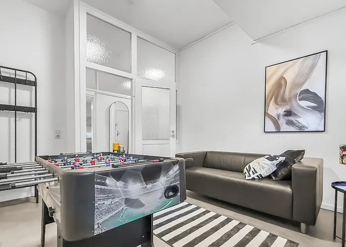 Gruppenapartment In Platz Fuer 16 Gaeste Parkplatz 뮌헨