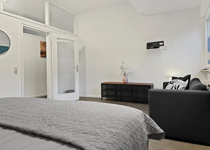 Gruppenapartment In Platz Fuer 16 Gaeste Parkplatz *