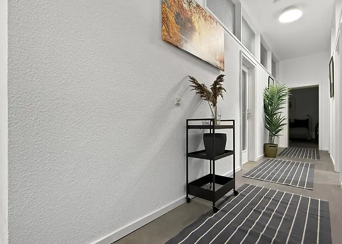 Gruppenapartment In Platz Fuer 16 Gaeste Parkplatz *